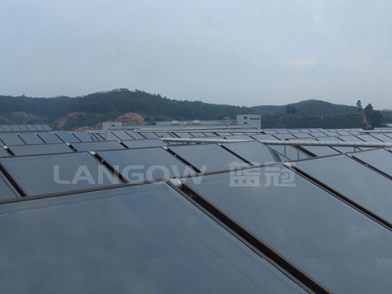 平板太陽(yáng)能中央供熱水系統(tǒng)